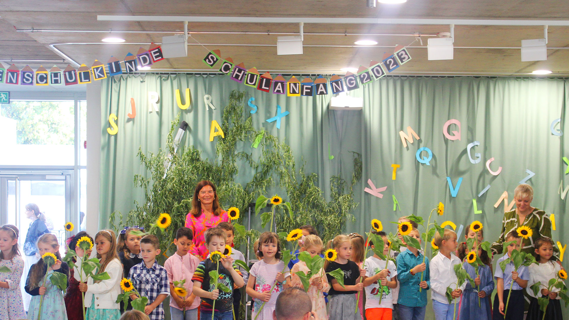 Bei der Einschulung in der Stauferschule ist der Löwe los!